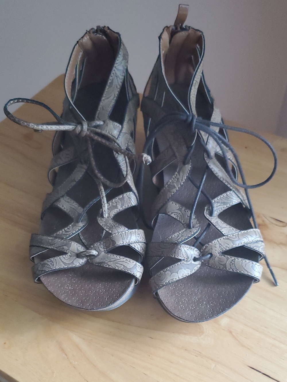 Women’s Lace-Up Cutout Sandals in Metallic Gray